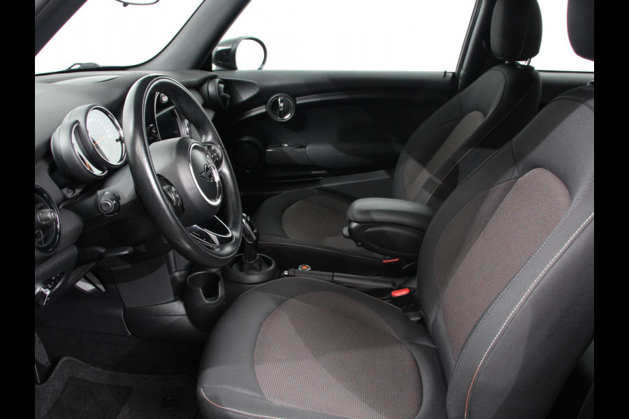 MINI Mini 1.5 One Automaat Blackyard | Parkeer sensoren | Airco | Verwarmbare voorstoelen | Lichtmetalen velgen 16" black