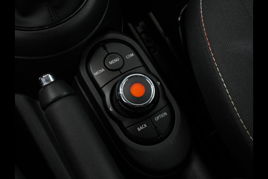 MINI Mini 1.5 One Automaat Blackyard | Parkeer sensoren | Airco | Verwarmbare voorstoelen | Lichtmetalen velgen 16" black