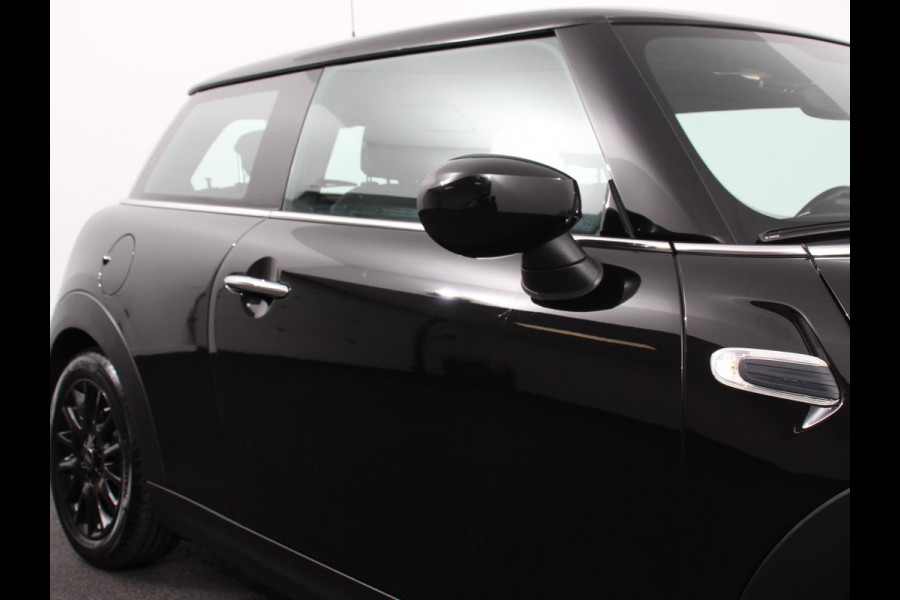 MINI Mini 1.5 One Automaat Blackyard | Parkeer sensoren | Airco | Verwarmbare voorstoelen | Lichtmetalen velgen 16" black