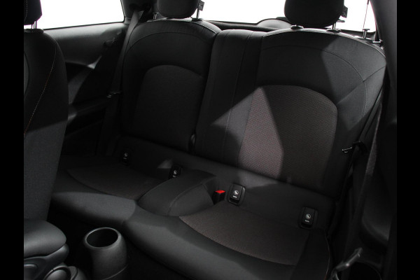 MINI Mini 1.5 One Automaat Blackyard | Parkeer sensoren | Airco | Verwarmbare voorstoelen | Lichtmetalen velgen 16" black