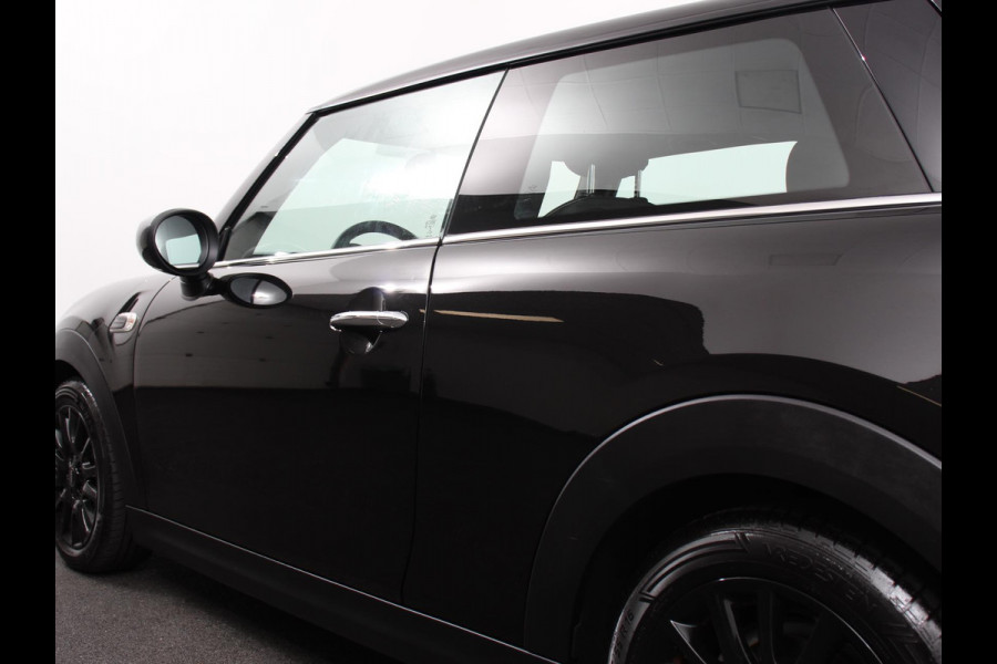 MINI Mini 1.5 One Automaat Blackyard | Parkeer sensoren | Airco | Verwarmbare voorstoelen | Lichtmetalen velgen 16" black
