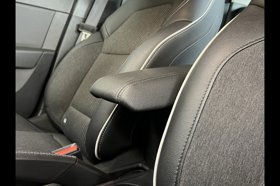 Renault Clio 1.3 TCe 130pk Intens | Groot Navi | 360 Camera | Stoel verwarming | 17 inch | Keurig nette Clio 5 automaat met 130pk!