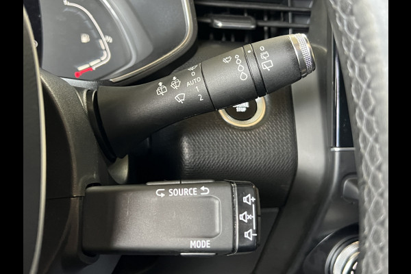 Renault Clio 1.3 TCe 130pk Intens | Groot Navi | 360 Camera | Stoel verwarming | 17 inch | Keurig nette Clio 5 automaat met 130pk!