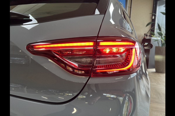 Renault Clio 1.3 TCe 130pk Intens | Groot Navi | 360 Camera | Stoel verwarming | 17 inch | Keurig nette Clio 5 automaat met 130pk!