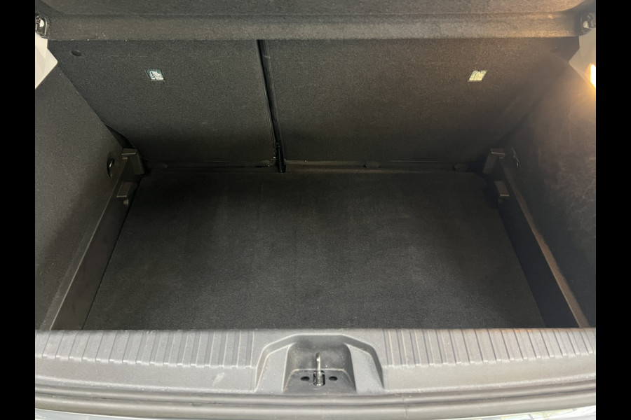 Renault Clio 1.3 TCe 130pk Intens | Groot Navi | 360 Camera | Stoel verwarming | 17 inch | Keurig nette Clio 5 automaat met 130pk!