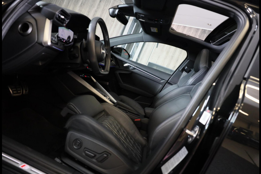Audi A3 Sportback 45 TFSI e RS3 Look / 245 PK / RS Zetels / B & O / Leder / Lane Assist / Open Pano / Matrix / Virtual Cockpit Audi A3 Sportback 45 TFSI e RS3 Look / 245 PK / RS Zetels / B & O / Leder / Lane Assist / Open Pano / Matrix / Virtual Cockpit