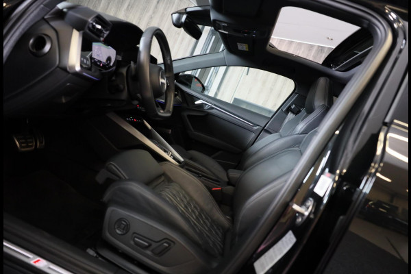 Audi A3 Sportback 45 TFSI e RS3 Look / 245 PK / RS Zetels / B & O / Leder / Lane Assist / Open Pano / Matrix / Virtual Cockpit Audi A3 Sportback 45 TFSI e RS3 Look / 245 PK / RS Zetels / B & O / Leder / Lane Assist / Open Pano / Matrix / Virtual Cockpit