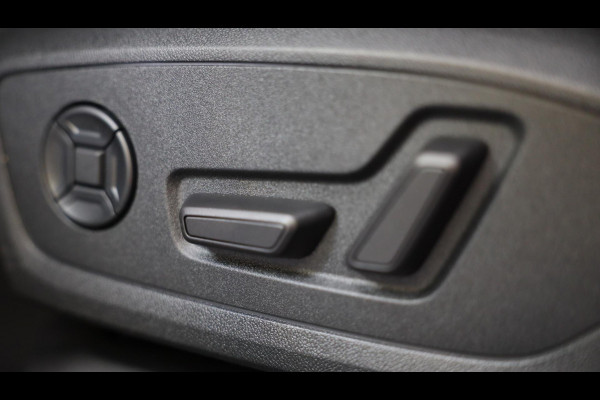 Audi A3 Sportback 45 TFSI e RS3 Look / 245 PK / RS Zetels / B & O / Leder / Lane Assist / Open Pano / Matrix / Virtual Cockpit Audi A3 Sportback 45 TFSI e RS3 Look / 245 PK / RS Zetels / B & O / Leder / Lane Assist / Open Pano / Matrix / Virtual Cockpit