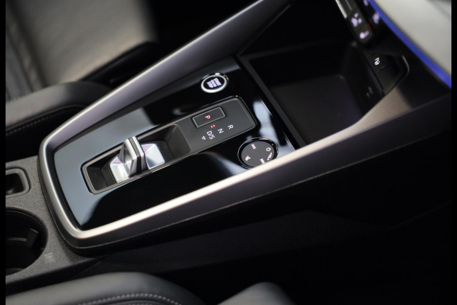 Audi A3 Sportback 45 TFSI e RS3 Look / 245 PK / RS Zetels / B & O / Leder / Lane Assist / Open Pano / Matrix / Virtual Cockpit Audi A3 Sportback 45 TFSI e RS3 Look / 245 PK / RS Zetels / B & O / Leder / Lane Assist / Open Pano / Matrix / Virtual Cockpit