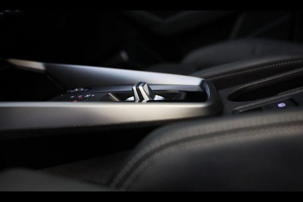 Audi A3 Sportback 45 TFSI e RS3 Look / 245 PK / RS Zetels / B & O / Leder / Lane Assist / Open Pano / Matrix / Virtual Cockpit Audi A3 Sportback 45 TFSI e RS3 Look / 245 PK / RS Zetels / B & O / Leder / Lane Assist / Open Pano / Matrix / Virtual Cockpit