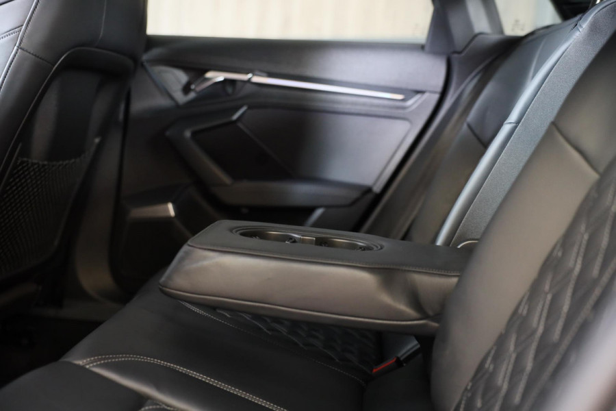 Audi A3 Sportback 45 TFSI e RS3 Look / 245 PK / RS Zetels / B & O / Leder / Lane Assist / Open Pano / Matrix / Virtual Cockpit Audi A3 Sportback 45 TFSI e RS3 Look / 245 PK / RS Zetels / B & O / Leder / Lane Assist / Open Pano / Matrix / Virtual Cockpit