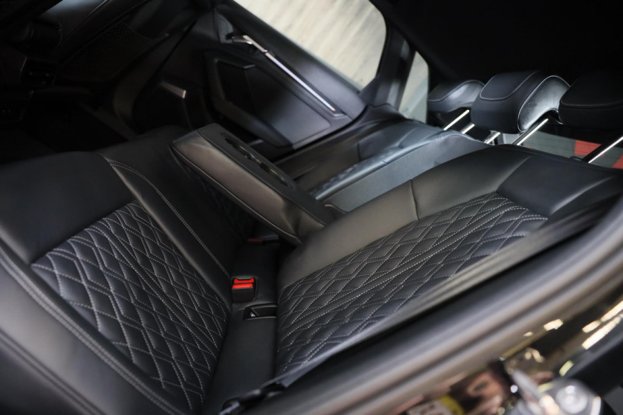 Audi A3 Sportback 45 TFSI e RS3 Look / 245 PK / RS Zetels / B & O / Leder / Lane Assist / Open Pano / Matrix / Virtual Cockpit Audi A3 Sportback 45 TFSI e RS3 Look / 245 PK / RS Zetels / B & O / Leder / Lane Assist / Open Pano / Matrix / Virtual Cockpit