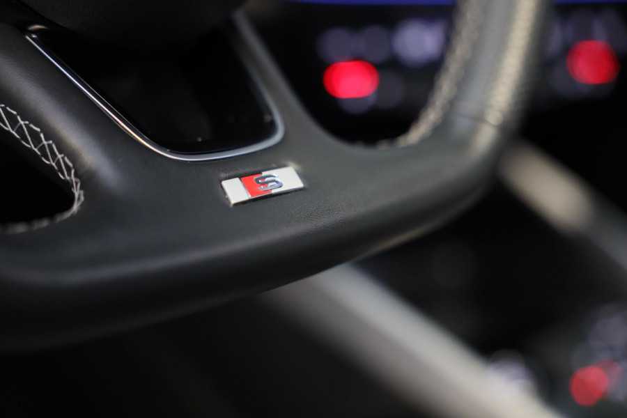 Audi A3 Sportback 45 TFSI e RS3 Look / 245 PK / RS Zetels / B & O / Leder / Lane Assist / Open Pano / Matrix / Virtual Cockpit Audi A3 Sportback 45 TFSI e RS3 Look / 245 PK / RS Zetels / B & O / Leder / Lane Assist / Open Pano / Matrix / Virtual Cockpit