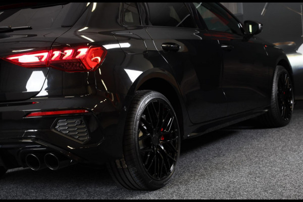 Audi A3 Sportback 45 TFSI e RS3 Look / 245 PK / RS Zetels / B & O / Leder / Lane Assist / Open Pano / Matrix / Virtual Cockpit Audi A3 Sportback 45 TFSI e RS3 Look / 245 PK / RS Zetels / B & O / Leder / Lane Assist / Open Pano / Matrix / Virtual Cockpit