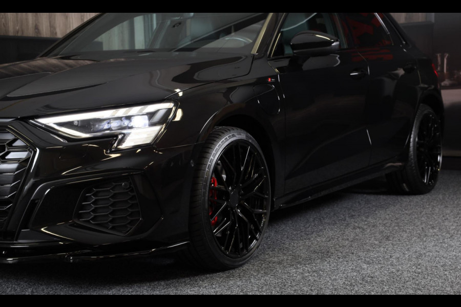 Audi A3 Sportback 45 TFSI e RS3 Look / 245 PK / RS Zetels / B & O / Leder / Lane Assist / Open Pano / Matrix / Virtual Cockpit Audi A3 Sportback 45 TFSI e RS3 Look / 245 PK / RS Zetels / B & O / Leder / Lane Assist / Open Pano / Matrix / Virtual Cockpit