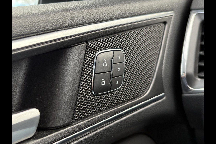 Ford S-Max 2.5 FHEV St-Line 7p 190pk | Panoramadak | Adaptieve Cruise | Full LED | 7 persoons | Sync 3 Navigatie | Stoelverwarming