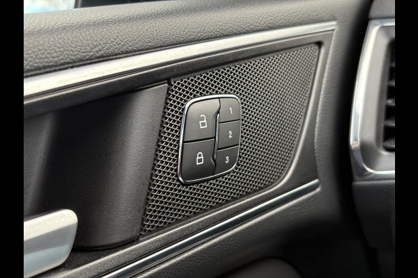 Ford S-Max 2.5 FHEV St-Line 7p 190pk | Panoramadak | Adaptieve Cruise | Full LED | 7 persoons | Sync 3 Navigatie | Stoelverwarming