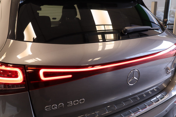 Mercedes-Benz EQA 300 4MATIC Business Solution AMG 67 kWh ACC Panoramadak Blindspot Mercedes-Benz EQA 300 4MATIC Business Solution AMG 67 kWh ACC Panoramadak Blindspot