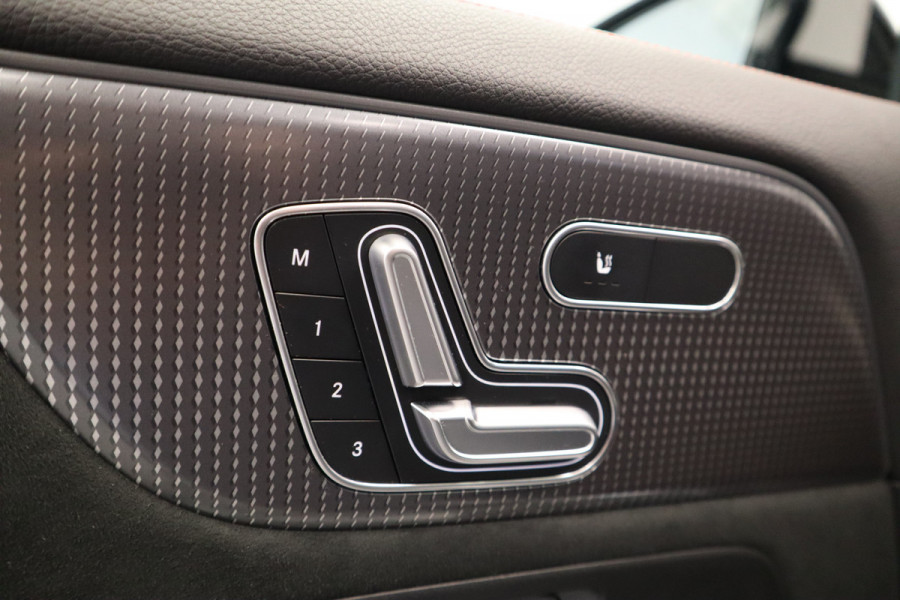 Mercedes-Benz EQA 300 4MATIC Business Solution AMG 67 kWh ACC Panoramadak Blindspot Mercedes-Benz EQA 300 4MATIC Business Solution AMG 67 kWh ACC Panoramadak Blindspot