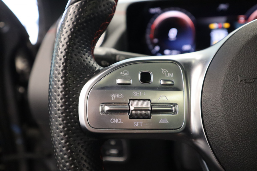 Mercedes-Benz EQA 300 4MATIC Business Solution AMG 67 kWh ACC Panoramadak Blindspot Mercedes-Benz EQA 300 4MATIC Business Solution AMG 67 kWh ACC Panoramadak Blindspot