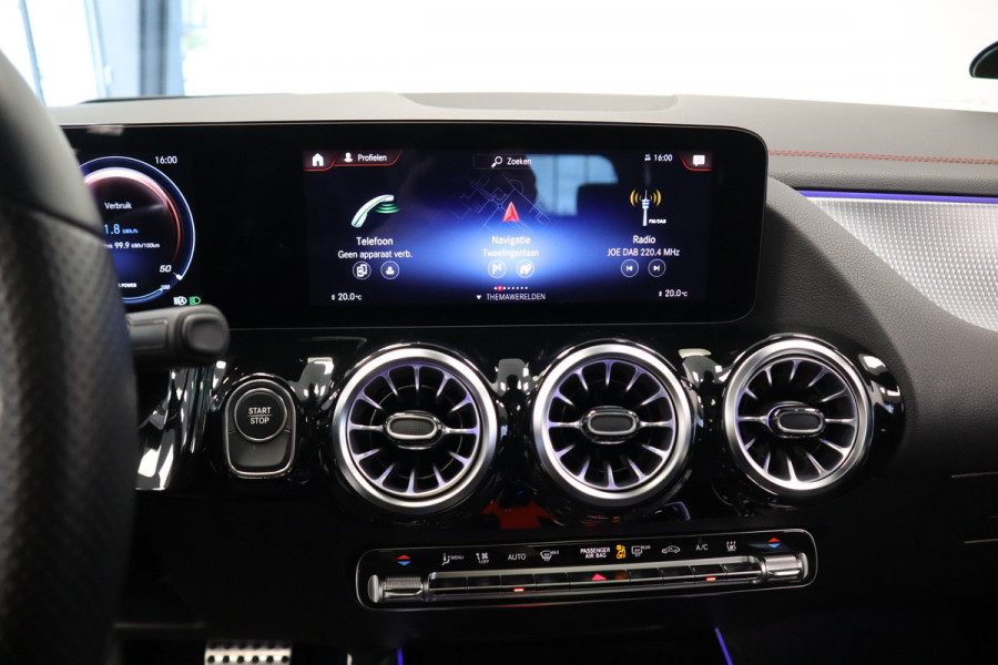 Mercedes-Benz EQA 300 4MATIC Business Solution AMG 67 kWh ACC Panoramadak Blindspot Mercedes-Benz EQA 300 4MATIC Business Solution AMG 67 kWh ACC Panoramadak Blindspot