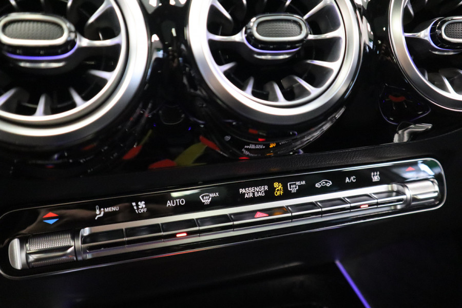 Mercedes-Benz EQA 300 4MATIC Business Solution AMG 67 kWh ACC Panoramadak Blindspot Mercedes-Benz EQA 300 4MATIC Business Solution AMG 67 kWh ACC Panoramadak Blindspot