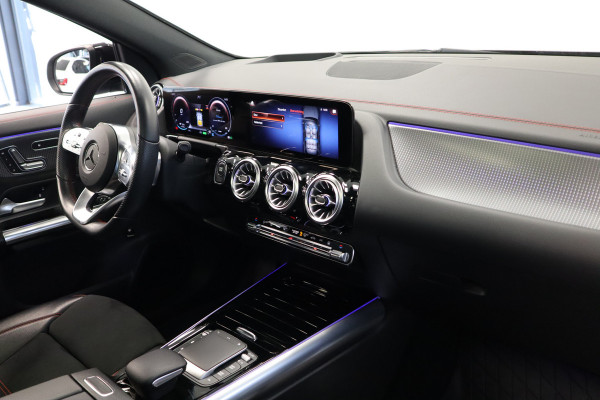 Mercedes-Benz EQA 300 4MATIC Business Solution AMG 67 kWh ACC Panoramadak Blindspot Mercedes-Benz EQA 300 4MATIC Business Solution AMG 67 kWh ACC Panoramadak Blindspot