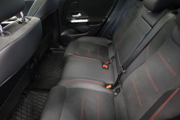 Mercedes-Benz EQA 300 4MATIC Business Solution AMG 67 kWh ACC Panoramadak Blindspot Mercedes-Benz EQA 300 4MATIC Business Solution AMG 67 kWh ACC Panoramadak Blindspot