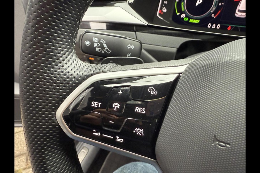 Volkswagen Arteon Shooting Brake 1.4 TSI eHybrid R-Line PANO , HEADUP, LEDER Volkswagen Arteon Shooting Brake 1.4 TSI eHybrid R-Line PANO , HEADUP, LEDER