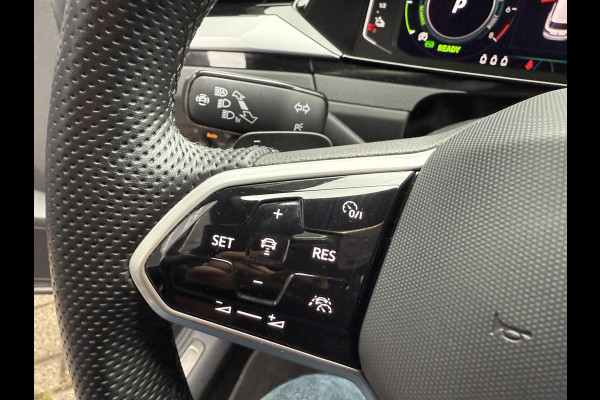 Volkswagen Arteon Shooting Brake 1.4 TSI eHybrid R-Line PANO , HEADUP, LEDER Volkswagen Arteon Shooting Brake 1.4 TSI eHybrid R-Line PANO , HEADUP, LEDER