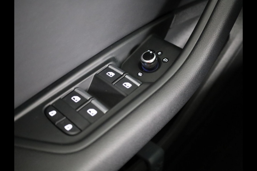 Audi A4 Avant 35 TFSI S edition Competition 150 pk S-tronic | Private lease vanaf € 751,- per maand | Verlengde garantie | Navigatie | Parkeersensoren | Stoelverwarming | S-Line |