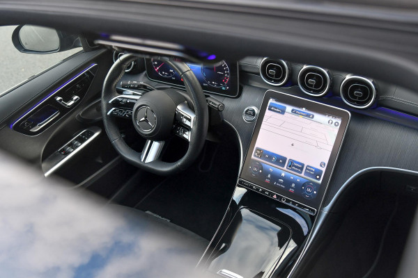 Mercedes-Benz C-Klasse Estate 300 e AMG Premium Plus. Pano, Memory, Distro+, HUD, 360 3D, Trekh, Burm, Keyless, Digital, Stuurvw! Mercedes-Benz C-Klasse Estate 300 e AMG Premium Plus. Pano, Memory, Distro+, HUD, 360 3D, Trekh, Burm, Keyless, Digital, Stuurvw!