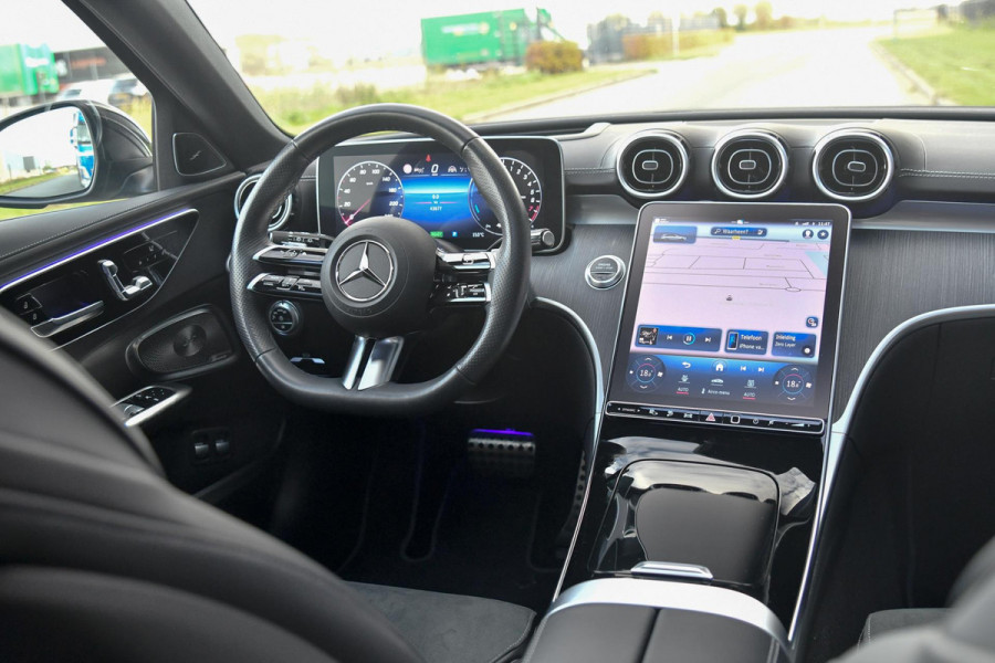 Mercedes-Benz C-Klasse Estate 300 e AMG Premium Plus. Pano, Memory, Distro+, HUD, 360 3D, Trekh, Burm, Keyless, Digital, Stuurvw! Mercedes-Benz C-Klasse Estate 300 e AMG Premium Plus. Pano, Memory, Distro+, HUD, 360 3D, Trekh, Burm, Keyless, Digital, Stuurvw!