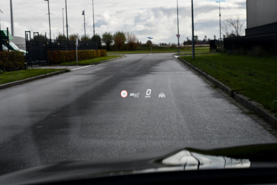 Mercedes-Benz C-Klasse Estate 300 e AMG Premium Plus. Pano, Memory, Distro+, HUD, 360 3D, Trekh, Burm, Keyless, Digital, Stuurvw! Mercedes-Benz C-Klasse Estate 300 e AMG Premium Plus. Pano, Memory, Distro+, HUD, 360 3D, Trekh, Burm, Keyless, Digital, Stuurvw!