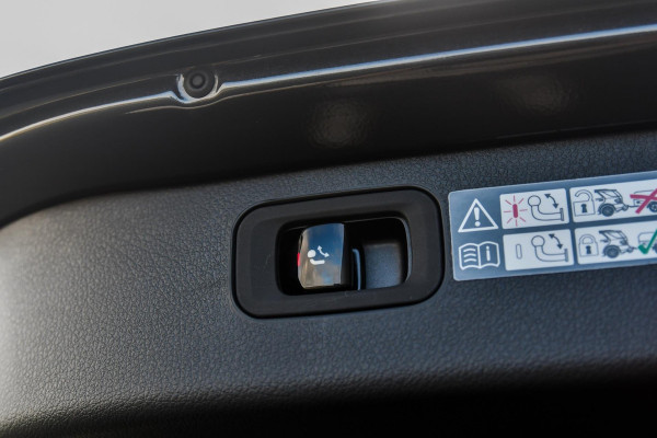 Mercedes-Benz C-Klasse Estate 300 e AMG Premium Plus. Pano, Memory, Distro+, HUD, 360 3D, Trekh, Burm, Keyless, Digital, Stuurvw! Mercedes-Benz C-Klasse Estate 300 e AMG Premium Plus. Pano, Memory, Distro+, HUD, 360 3D, Trekh, Burm, Keyless, Digital, Stuurvw!