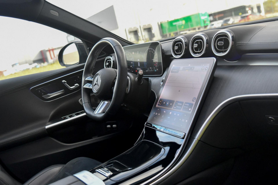 Mercedes-Benz C-Klasse Estate 300 e AMG Premium Plus. Pano, Memory, Distro+, HUD, 360 3D, Trekh, Burm, Keyless, Digital, Stuurvw! Mercedes-Benz C-Klasse Estate 300 e AMG Premium Plus. Pano, Memory, Distro+, HUD, 360 3D, Trekh, Burm, Keyless, Digital, Stuurvw!