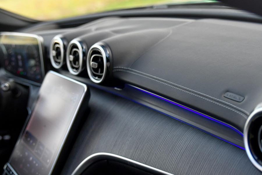 Mercedes-Benz C-Klasse Estate 300 e AMG Premium Plus. Pano, Memory, Distro+, HUD, 360 3D, Trekh, Burm, Keyless, Digital, Stuurvw! Mercedes-Benz C-Klasse Estate 300 e AMG Premium Plus. Pano, Memory, Distro+, HUD, 360 3D, Trekh, Burm, Keyless, Digital, Stuurvw!