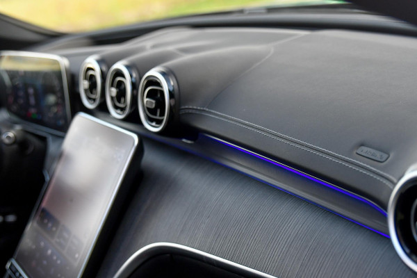 Mercedes-Benz C-Klasse Estate 300 e AMG Premium Plus. Pano, Memory, Distro+, HUD, 360 3D, Trekh, Burm, Keyless, Digital, Stuurvw! Mercedes-Benz C-Klasse Estate 300 e AMG Premium Plus. Pano, Memory, Distro+, HUD, 360 3D, Trekh, Burm, Keyless, Digital, Stuurvw!