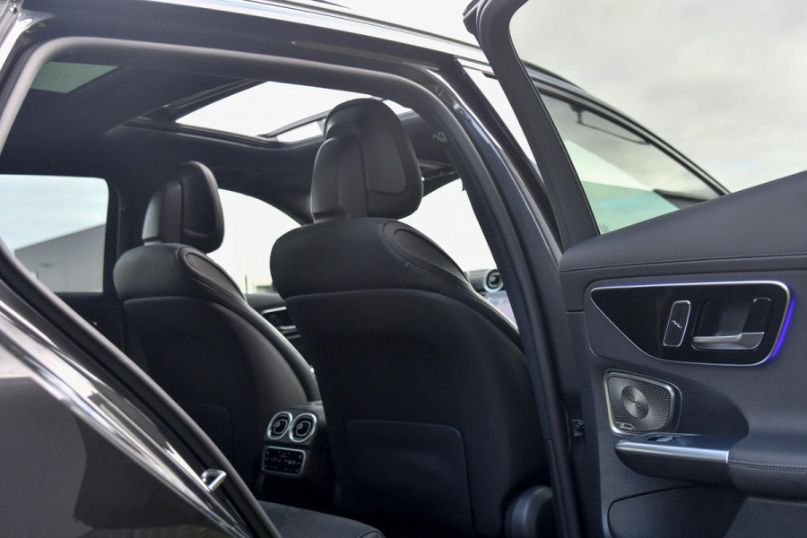 Mercedes-Benz C-Klasse Estate 300 e AMG Premium Plus. Pano, Memory, Distro+, HUD, 360 3D, Trekh, Burm, Keyless, Digital, Stuurvw! Mercedes-Benz C-Klasse Estate 300 e AMG Premium Plus. Pano, Memory, Distro+, HUD, 360 3D, Trekh, Burm, Keyless, Digital, Stuurvw!