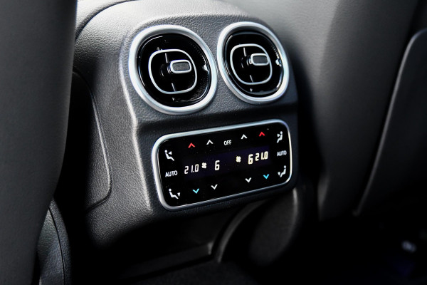 Mercedes-Benz C-Klasse Estate 300 e AMG Premium Plus. Pano, Memory, Distro+, HUD, 360 3D, Trekh, Burm, Keyless, Digital, Stuurvw! Mercedes-Benz C-Klasse Estate 300 e AMG Premium Plus. Pano, Memory, Distro+, HUD, 360 3D, Trekh, Burm, Keyless, Digital, Stuurvw!