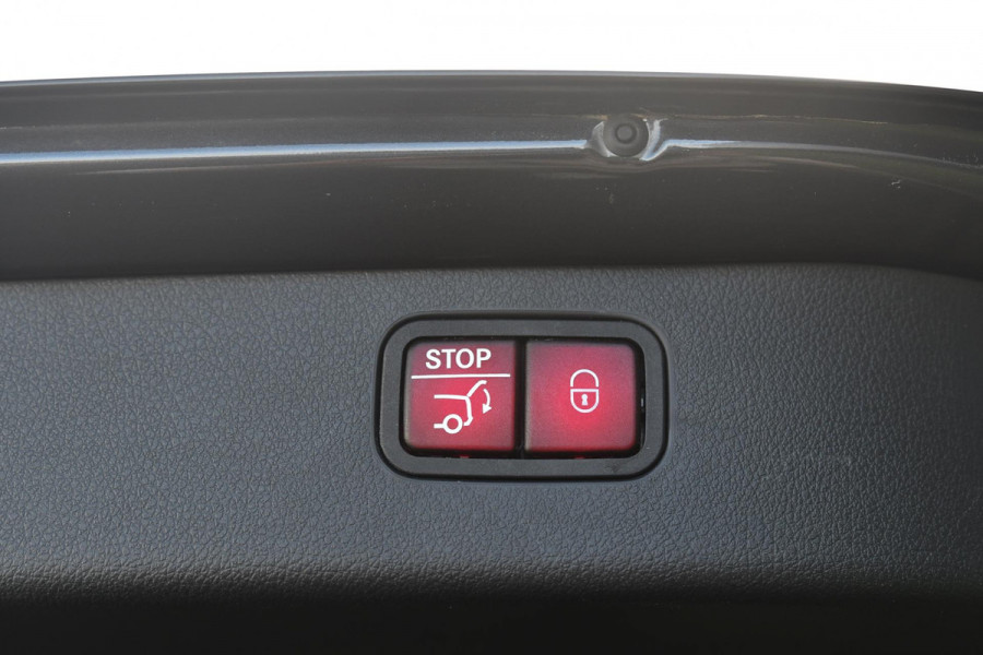 Mercedes-Benz C-Klasse Estate 300 e AMG Premium Plus. Pano, Memory, Distro+, HUD, 360 3D, Trekh, Burm, Keyless, Digital, Stuurvw! Mercedes-Benz C-Klasse Estate 300 e AMG Premium Plus. Pano, Memory, Distro+, HUD, 360 3D, Trekh, Burm, Keyless, Digital, Stuurvw!