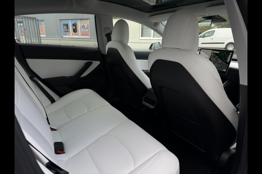 Tesla Model 3 Performance AWD | Autopilot | Panorama | Leder | Tesla Model 3 Performance AWD | Autopilot | Panorama | Leder |