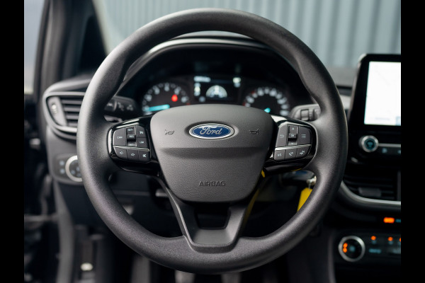 Ford Fiesta 1.0 EcoBoost Connected | Navi | Parkeersensoren | All Season banden | Prijs Rijklaar!!