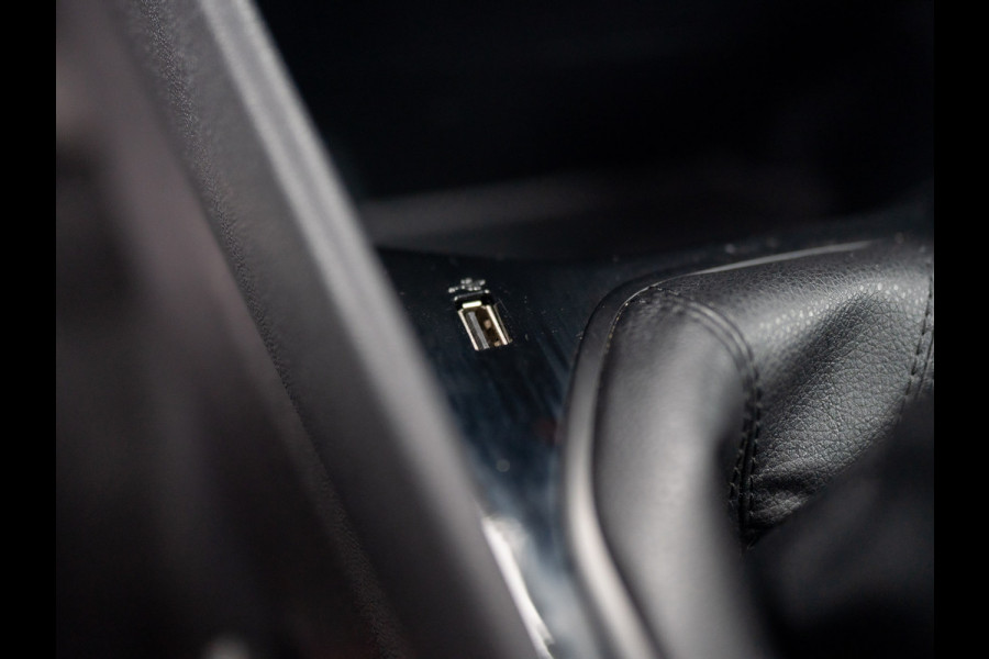Ford Fiesta 1.0 EcoBoost Connected | Navi | Parkeersensoren | All Season banden | Prijs Rijklaar!!