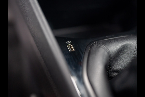 Ford Fiesta 1.0 EcoBoost Connected | Navi | Parkeersensoren | All Season banden | Prijs Rijklaar!!