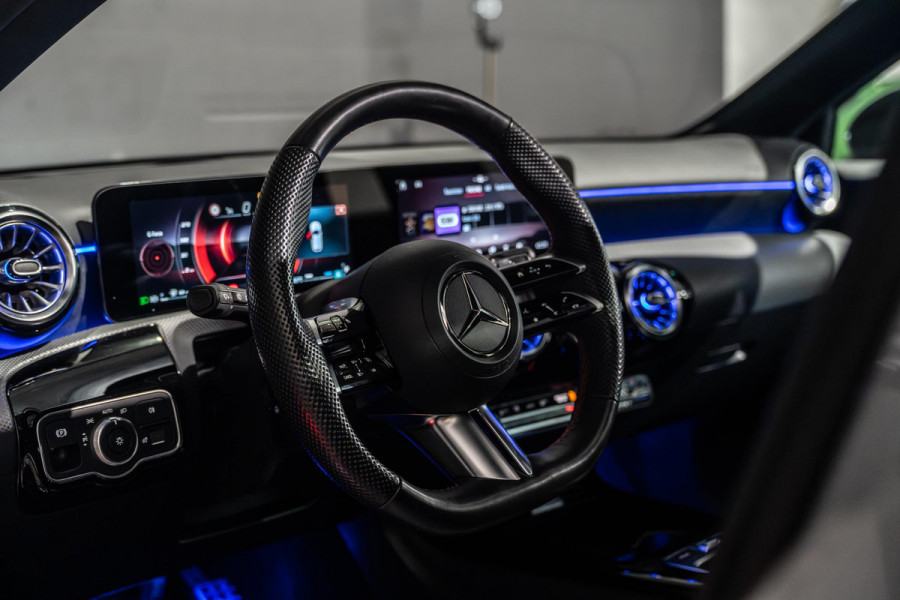 Mercedes-Benz A-Klasse 180 AMG Line | 360 | Memory | Sfeer | Hud Mercedes-Benz A-Klasse 180 AMG Line | 360 | Memory | Sfeer | Hud