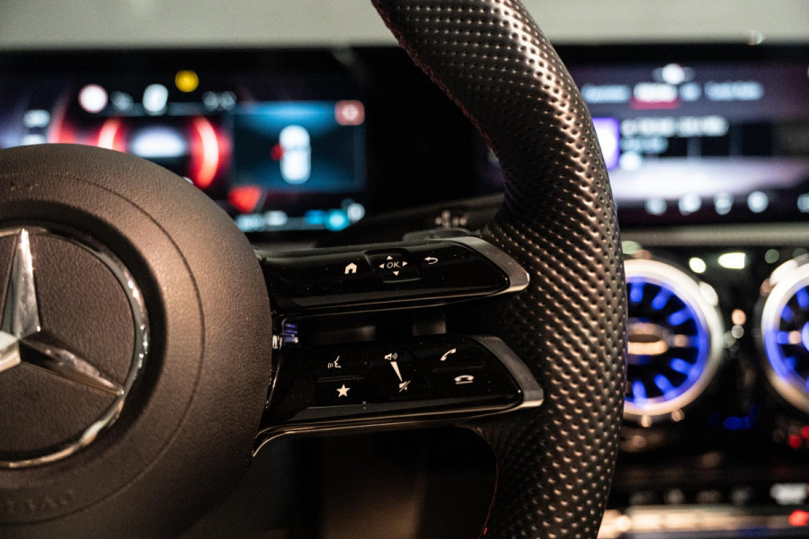 Mercedes-Benz A-Klasse 180 AMG Line | 360 | Memory | Sfeer | Hud Mercedes-Benz A-Klasse 180 AMG Line | 360 | Memory | Sfeer | Hud