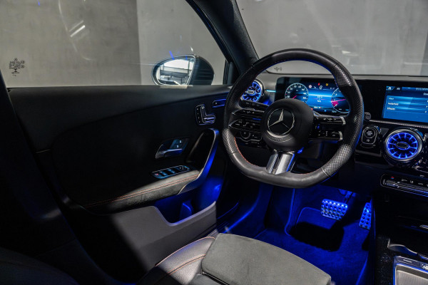Mercedes-Benz A-Klasse 180 AMG Line | 360 | Memory | Sfeer | Hud Mercedes-Benz A-Klasse 180 AMG Line | 360 | Memory | Sfeer | Hud