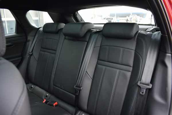 Land Rover Range Rover Evoque 2.0 P200 AWD R-Dynamic | Trekhaak | Pano | Meridian | Leer | Stuurverw. Land Rover Range Rover Evoque 2.0 P200 AWD R-Dynamic | Trekhaak | Pano | Meridian | Leer | Stuurverw.
