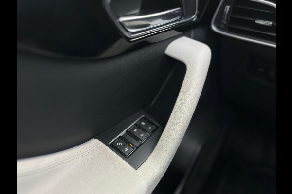 Jaguar F-Pace 2.0t AWD R-Sport, Automaat, Pano, Camera, Cruise, Median, Memory Jaguar F-Pace 2.0t AWD R-Sport, Automaat, Pano, Camera, Cruise, Median, Memory